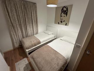 Modern Apartment Amazing Spring Offer Stay Longer Sleeps 6 Free Gym Free Underground Parking Fast WiFi 5 Mins To Brentford Stadium Direct Travel To Heathrow Airport - Brentford - 7