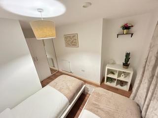 Modern Apartment Amazing Spring Offer Stay Longer Sleeps 6 Free Gym Free Underground Parking Fast WiFi 5 Mins To Brentford Stadium Direct Travel To Heathrow Airport - Brentford - 8