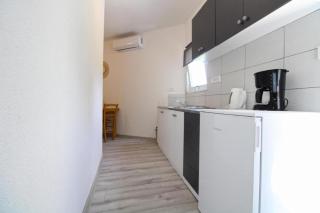 Cozy apartment with patio and parking - 8