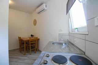 Cozy apartment with patio and parking - Fažana - 5