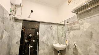 PREMIUM Swimming Pool Hotel Lagoon-Near Sea Beach- Luxury & Spacious Room With BREAKFAST - Near Temple with Prime Location wifi- Lift and Parking Facilities - Cuttack - 1