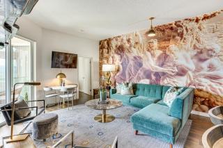 Luxe Long Beach Condo with Pool 1 Mi to Shoreline! - Long Beach - 7