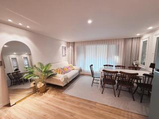 Beautiful Seoul Escape with Urban Charm - 9