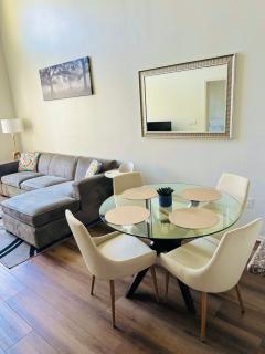 Spacious,2Queen beds, free parking, pool&gym and central location - 8