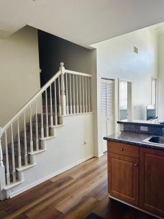 Spacious,2Queen beds, free parking, pool&gym and central location - 7