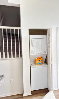 Spacious,2Queen beds, free parking, pool&gym and central location - 5