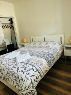 Spacious,2Queen beds, free parking, pool&gym and central location - 3