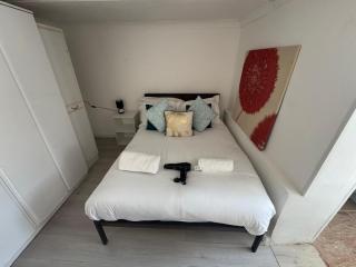 Swansea Studio Flat, 1-Bedroom, Central - Swansea - 1
