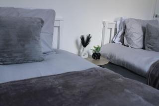 Spacious 5 bed Dunstable House with Free Parking - Dunstable - 2