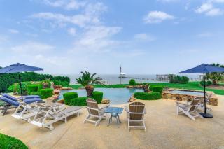 Private Dock and Pier Luxe Villa on Galveston Bay! - San Leon - 0