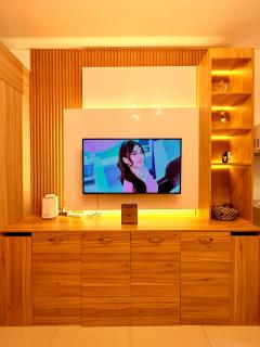 Modern Double-Sized Bed with Netflix & Pool View - Manila - 3