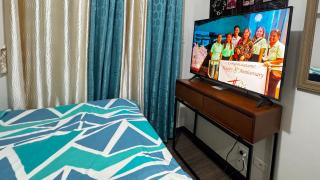 La Suitez 1420 I Skyline Views & Luxe Stay Near MOA - Manila - 8