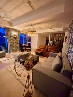 Chic Mountain Home - Peaceful Stay with Mountain & Valley View - 1