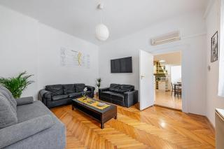 Heart of the City - spacious apartment with AC -by Astoria - 9