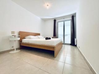 Central 2 bed apartment in Antibes walk to beach & old town! - Antibes - 6