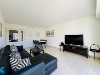 Central 2 bed apartment in Antibes walk to beach & old town! - Antibes - 2