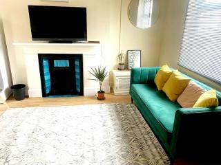 Evo Green Gravesend 2 bed Apartment, 2 mins Station, Town Centre - Gravesend - 0