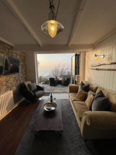 Stunning sea views over Chesil Beach Portland - - 6