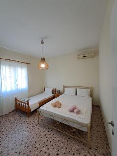 Spacious apartment with view and garden for kids! - Tinos - 2