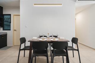 Meta Residence by Xuites 6-8 pax, 25 mins KLIA, Free Netflix, MRT 200m - 1