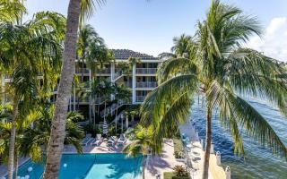 Waterfront 2BR Escape - Pool, Gym & Balcony with Intracoastal Views - Boca Raton - 7