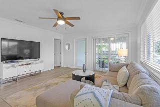 Waterfront 2BR Escape - Pool, Gym & Balcony with Intracoastal Views - Boca Raton - 0