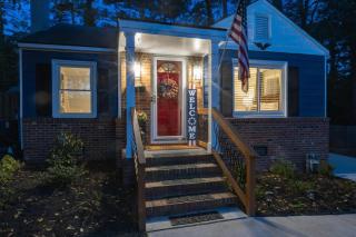 Cozy Movie Room and King Size Bed - Fayetteville - 0