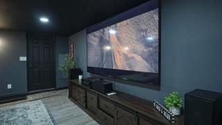 Cozy Movie Room and King Size Bed - Fayetteville - 4