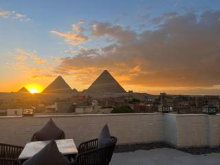 The Sphinx Of Pyramids INN - 0