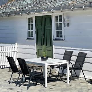 Stort hus med tømmervegger og fjordutsikt - Stranda - 9