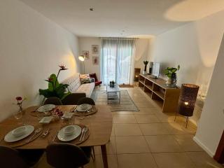 Casa Tita - Exclusivo Apartamento con Gran Terraza y Vistas a la Piscina en Lloret de Mar - Lloret de Mar - 2