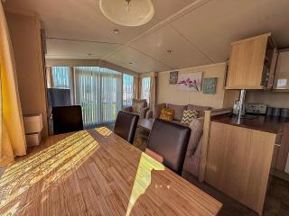 Lovely Caravan At Manor Park, Nearby Hunstanton Beach In Norfolk Ref 23067S - Hunstanton - 1