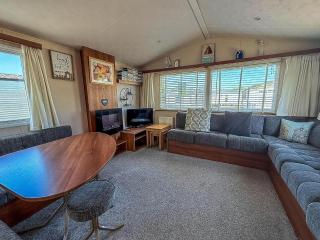 Great 6 Berth Caravan With Decking At Manor Park In Hunstanton Ref 23017B - Hunstanton - 1