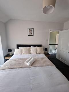 Cosy 3 Bed House Excellent Location NEC BHX HS2 Hot Tub Lazy Spa - 5