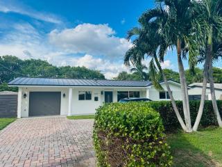Lux Family Home-Pool-Near Beach - Lighthouse Point - 0