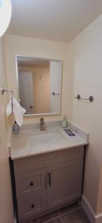 Beautiful Newly Renovated 2-Bedroom Basement - Aurora - 7