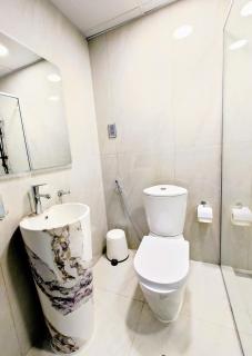 Modern Studio with Balcony - Close to Metro & Marina - 1