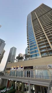 Modern Studio with Balcony - Close to Metro & Marina - 4