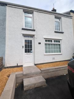 Ty Collective - Near Town Centre - Dowlais - 9