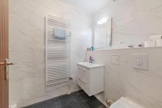 Schöne, möblierte Wohnung mit Balkon und Tiefgarage - Düsseldorf - 5