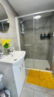 Cosy and Comfy Deluxe Entire Apartment - Londra - 6