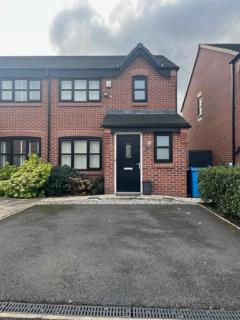 Modern 3 bed Semi-detached - Manchester - 9