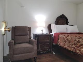 Phoenix Queen Bed Oasis VI Bedroom 2 - 0