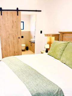 Deluxe Dwellings - East London - 8