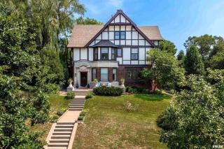 Historic Tudor with River Views & Fun Gaming Room - Davenport - 0