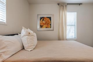 Big Group, Affordable, Comfy, Big Beds, Rain Shower, SoCO Eateries - 7