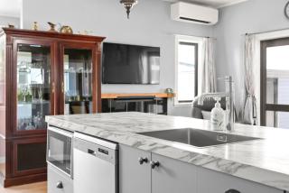 Central Family Home 5 min to CBD! - 5