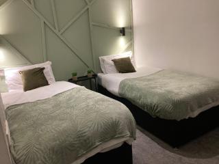 Comfy living, 2x bathrooms, 2x kitchen - Nottingham - 5