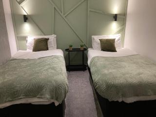 Comfy living, 2x bathrooms, 2x kitchen - Nottingham - 2
