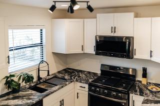 New Build, 4BR, King Bed & Rain shower Sleep 10, Walk 2 SoCO Eateries - Austin - 8